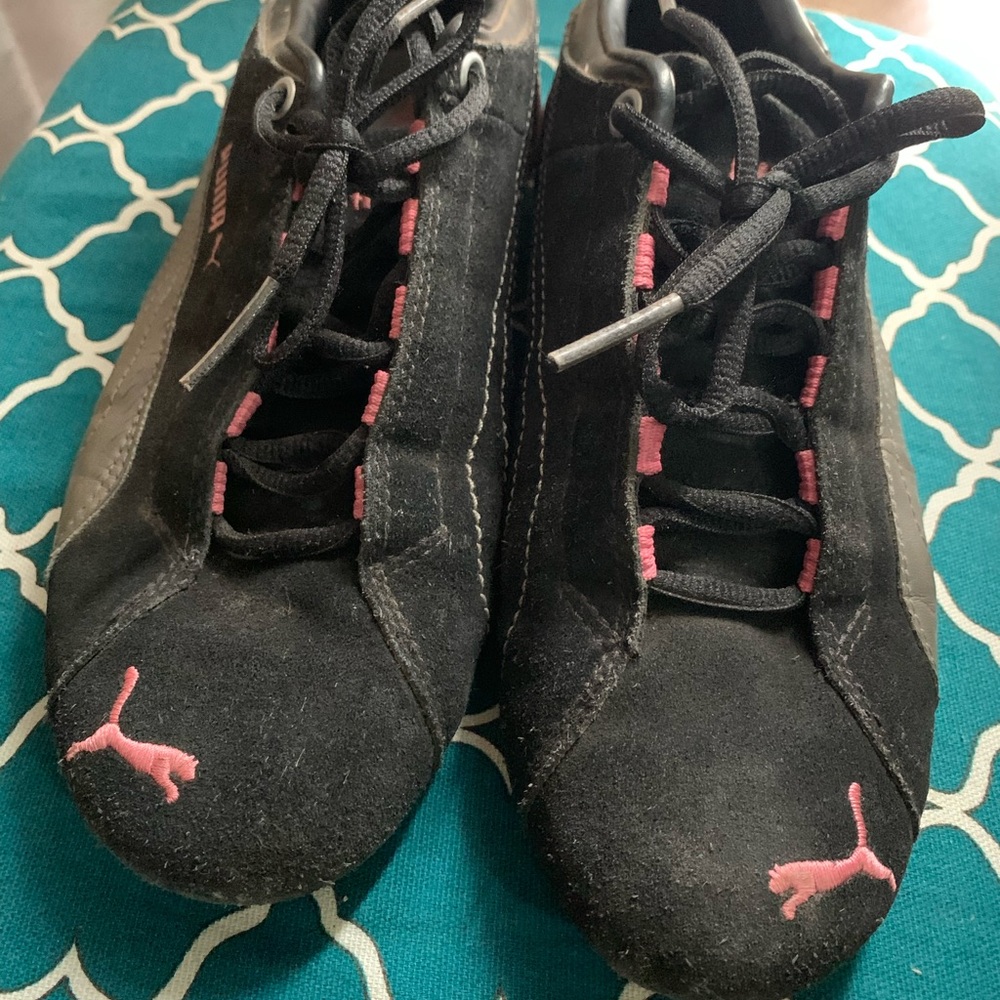 Classic pink Puma Shoes